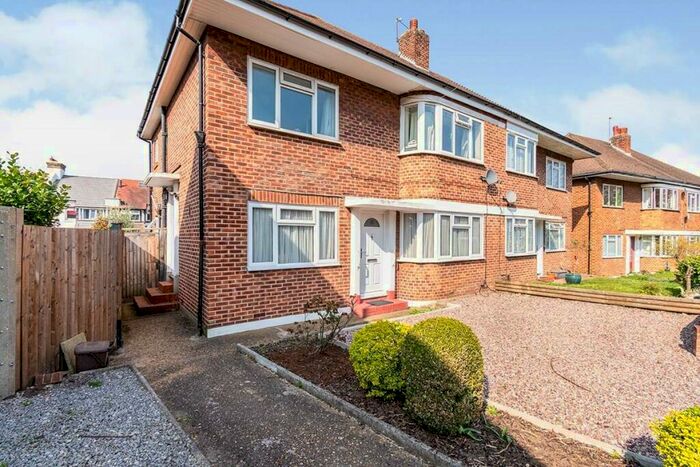 2 Bedroom Maisonette To Rent In Queens Close, Wallington, SM6