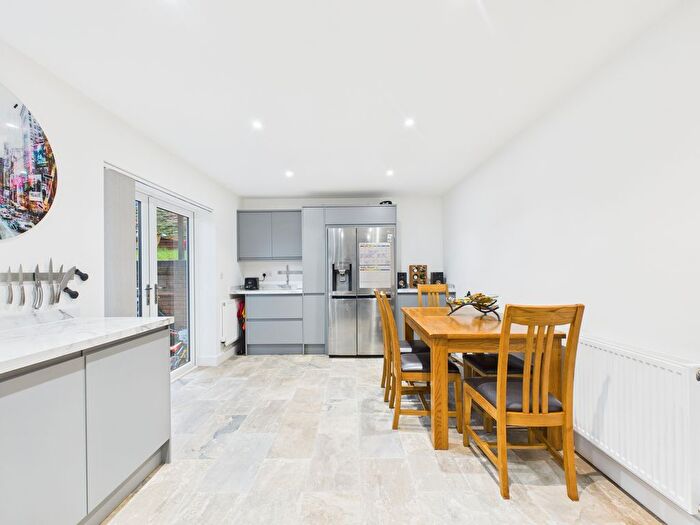 3 Bedroom Detached House For Sale In Taunton Road, Bridgwater, TA6