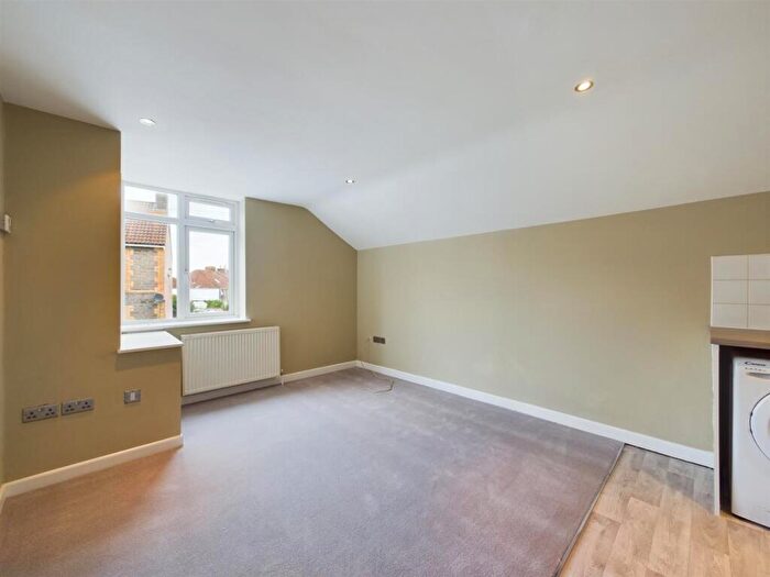 1 Bedroom Flat To Rent In Boultons Lane, Kingswood, BS15