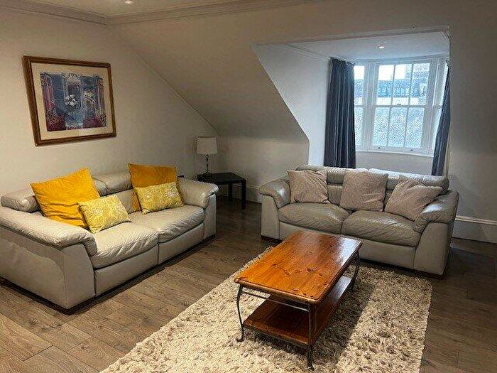 2 Bedroom Flat To Rent In Union Street, City Centre, Aberdeen, AB11
