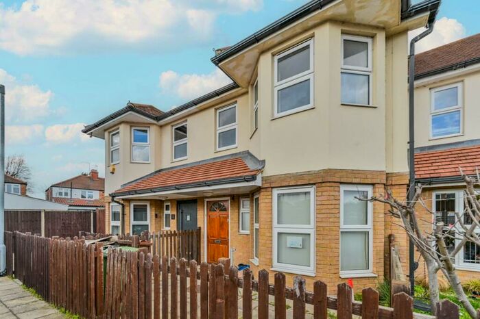 3 Bedroom Terraced House To Rent In Lavender Close, London, , Chingford, London, E4