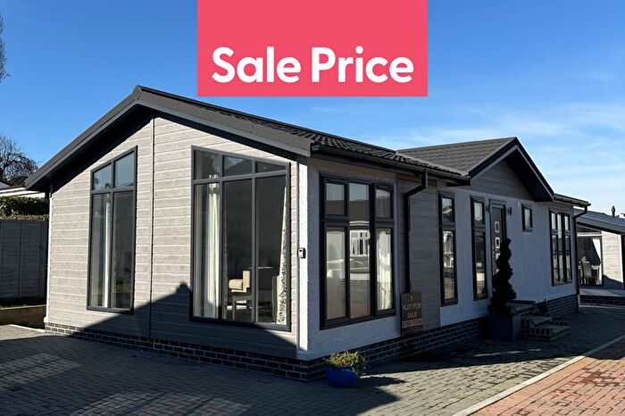 2 Bedroom Park Home For Sale In Cheltenham, Gloucestershire, GL50