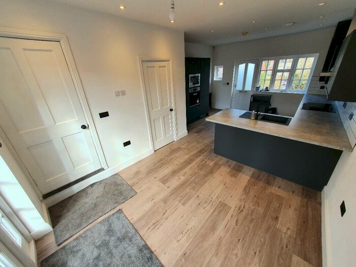 2 Bedroom End Of Terrace House To Rent In The Square, Birmingham, B17