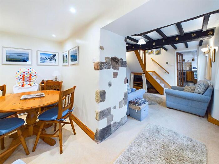 2 Bedroom Cottage To Rent In West Bank, Winster, DE4