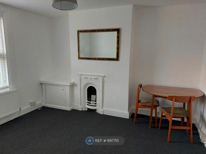 2 Bedroom Flat To Rent In Boundary Road, Newbury, RG14