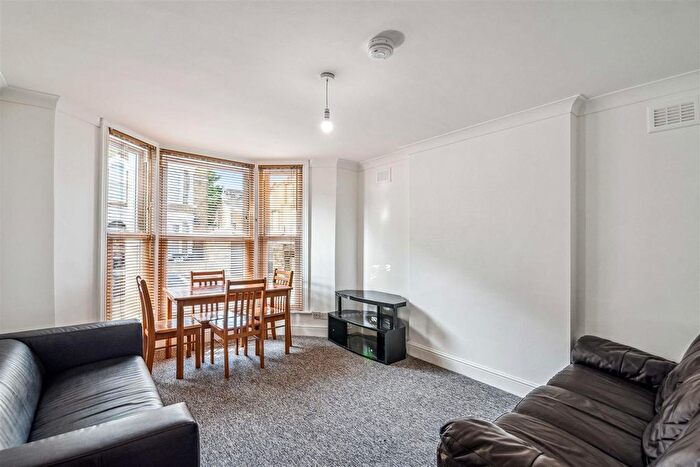 3 Bedroom Flat To Rent In Chantry Road, Brixton, London, SW9