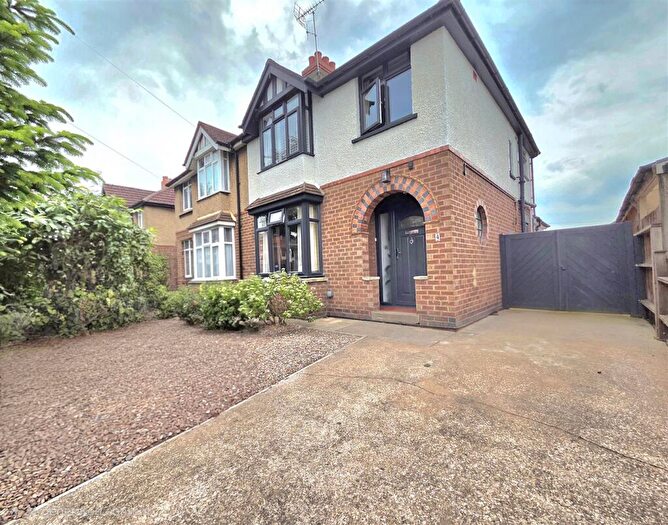 3 Bedroom Semi Detached House For Sale In Tuffley Avenue, Gloucester, GL1