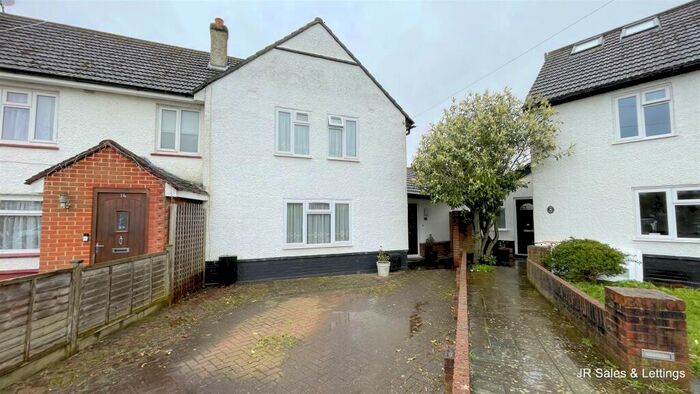3 Bedroom End Of Terrace House For Sale In Goffs Oak Avenue, Goffs Oak, EN7