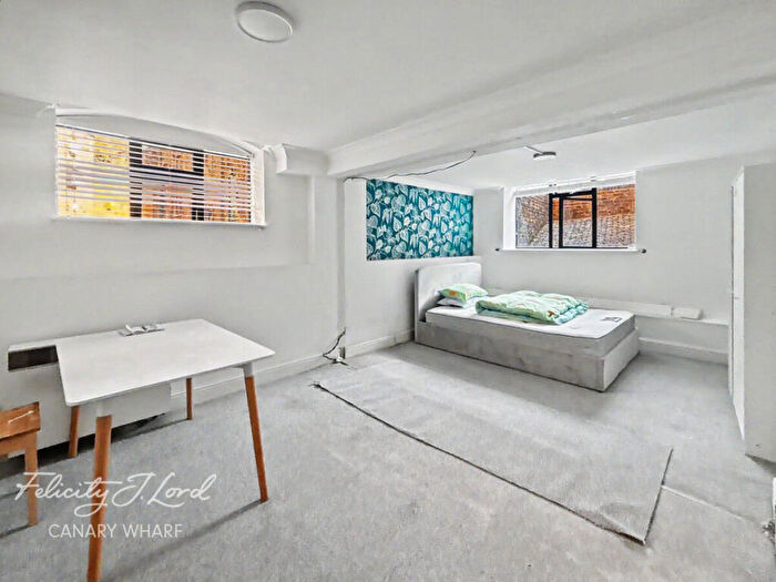 1 Bedroom Apartment To Rent In Westferry Road, London, E14