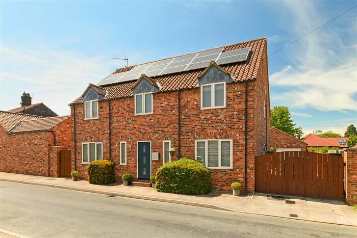 4 Bedroom Detached House For Sale In Mulberry House, Hutton Road, Hutton Cranswick, YO25