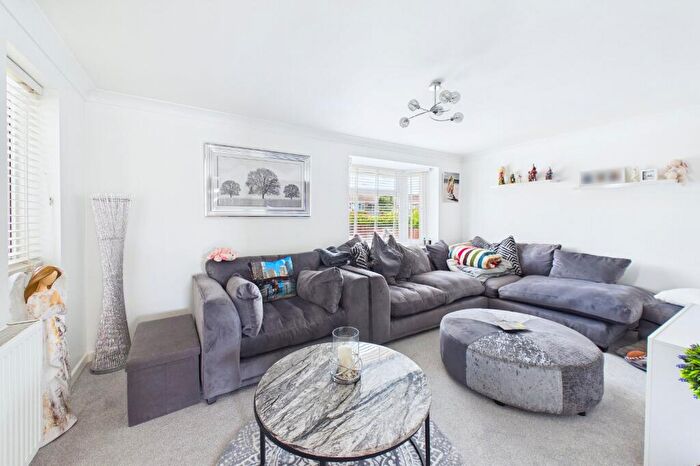 5 Bedroom Detached House For Sale In West Way, Broadstone, Dorset, BH18 - Photo 7