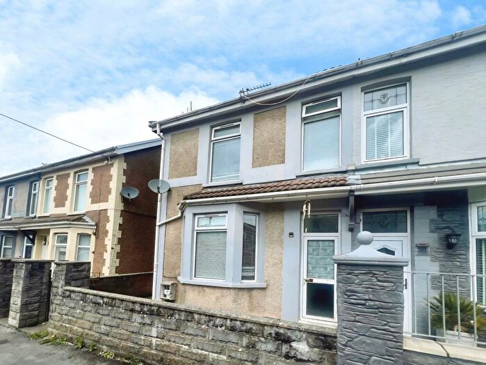 3 Bedroom Semi-Detached House To Rent In The Avenue, Tonyrefail, Porth, CF39
