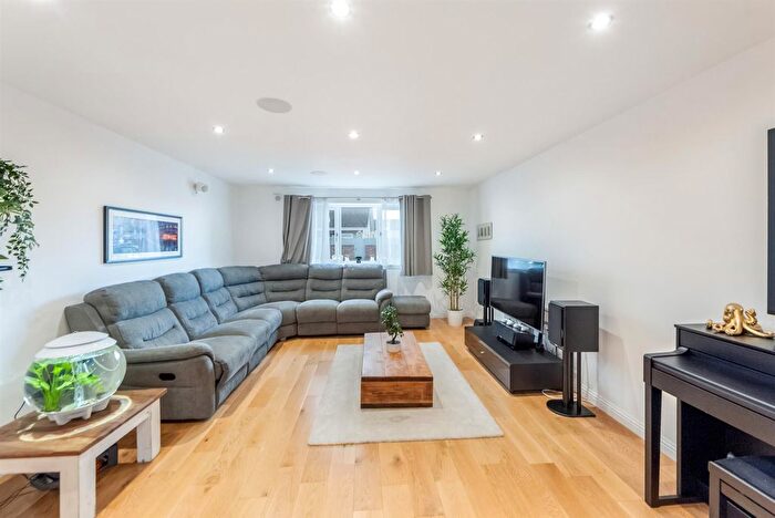 5 Bedroom Property For Sale In Willow Lodge, Muirside Road, Cairneyhill, KY12