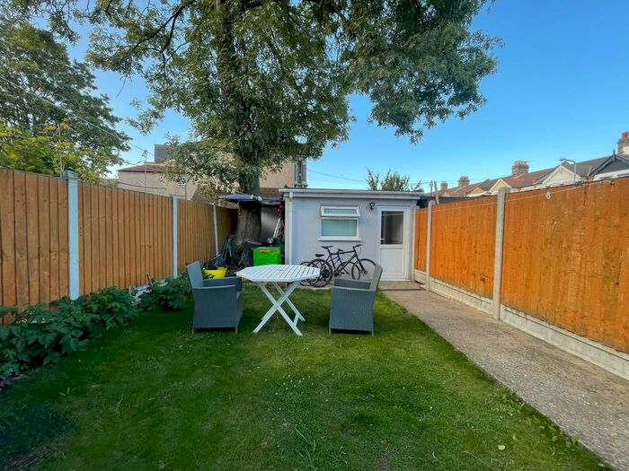 Studio To Rent In Wanstead Park Road, Ilford, IG1