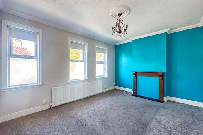 1 Bedroom Flat For Sale In Salisbury Avenue, Westcliff-on-Sea, SS0