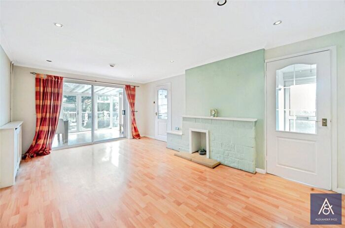 2 Bedroom Bungalow For Sale In Westminster Crescent, Brackley, Northamptonshire, NN13