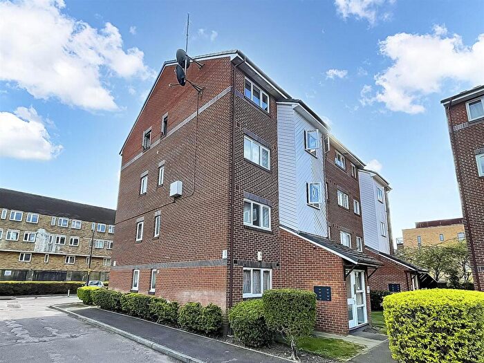 1 Bedroom Apartment To Rent In Goodwin Close, London, SE16