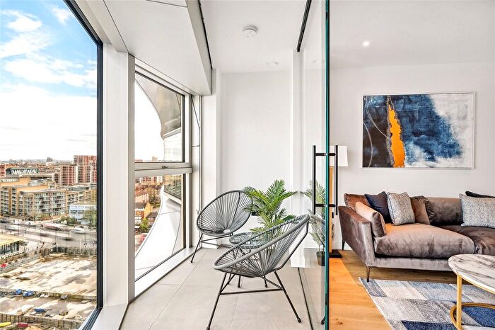 1 Bedroom Flat To Rent In Electric Boulevard, London, SW11