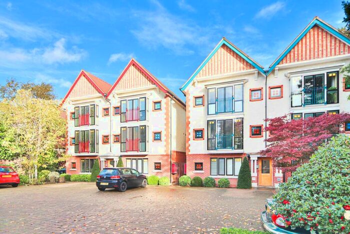 2 Bedroom Flat To Rent In Coombe Road, New Malden, KT3