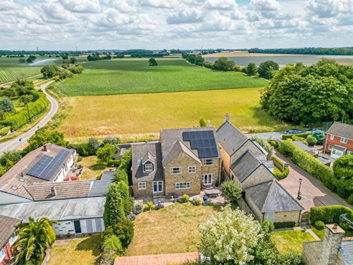5 Bedroom House For Sale In Poole Lane, Burton Salmon, Leeds, LS25