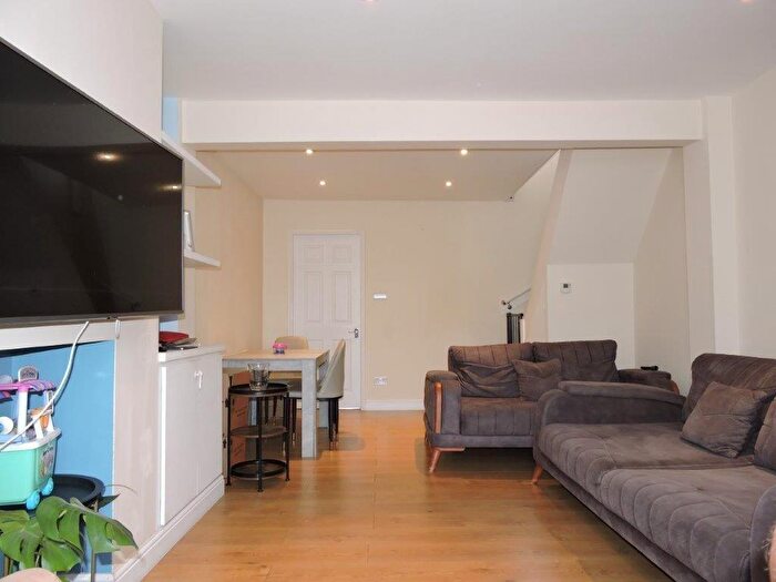 2 Bedroom Terraced House To Rent In North Road, Hoddesdon, EN11