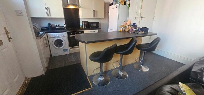 3 Bedroom Terraced House To Rent In Thornville Mount, Leeds, West Yorkshire, LS6