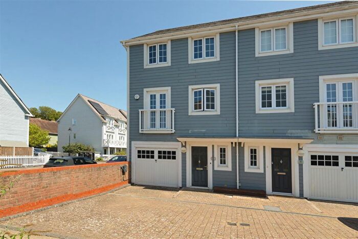 4 Bedroom End Terrace House For Sale In Higham Avenue, Snodland, ME6