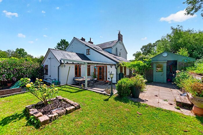4 Bedroom Semi-Detached House For Sale In Tunnel End, Dutton, WA4