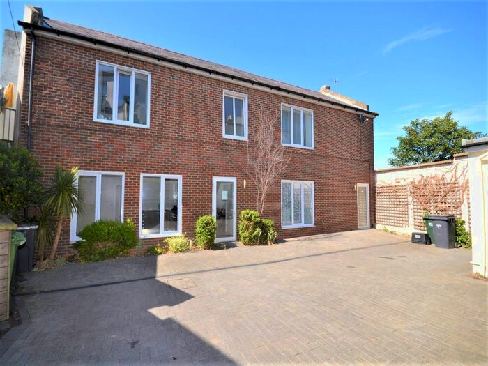 2 Bedroom Flat To Rent In Hughenden Road, Hastings, TN34