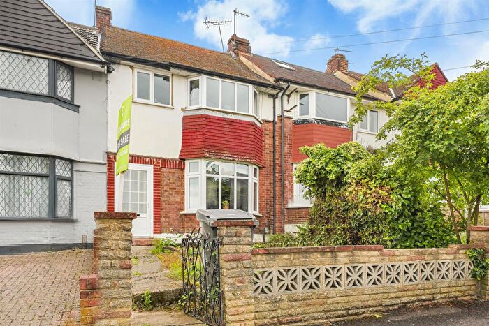 3 Bedroom Terraced House For Sale In Drysdale Avenue, North Chingford, E4