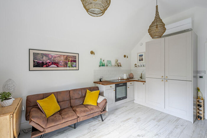 1 Bedroom Bungalow For Sale In Common Lane, Ingatestone, CM4