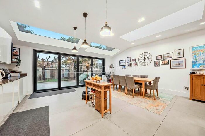 5 Bedroom Terraced House To Rent In Blenheim Avenue, Ilford, IG2