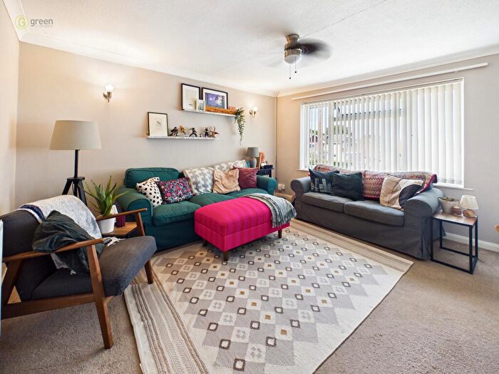 2 Bedroom Flat For Sale In Gibbons Road, Four Oaks, Sutton Coldfield, B75