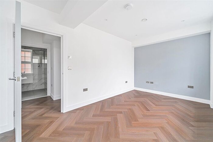 1 Bedroom Flat To Rent In Claremont Road, Surbiton, KT6