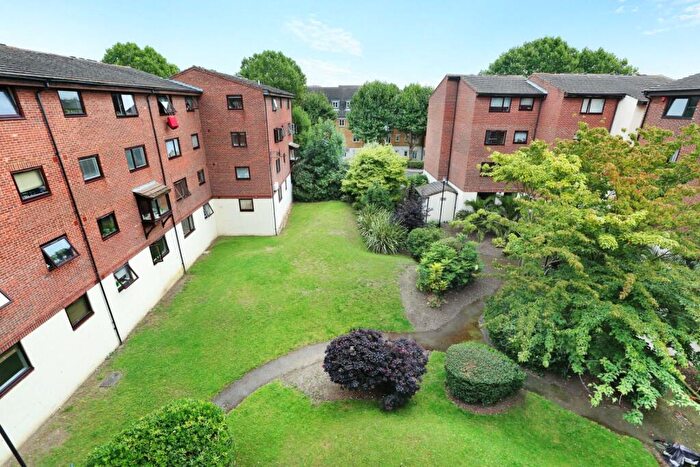 2 Bedroom Flat For Sale In Granville Square, London, SE15