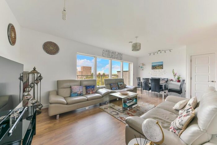 3 Bedroom Flat To Rent In Bawley Court, Gallions Reach, London, E16