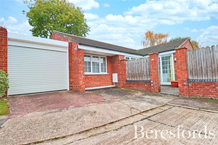 2 Bedroom Bungalow For Sale In Manor Close, Romford, RM1