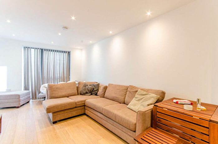 2 Bedroom Flat To Rent In Waterside Way, Tottenham, London, N17