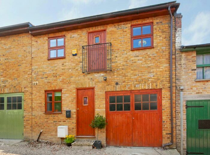 3 Bedroom House To Rent In Stories Mews, Camberwell, London, SE5