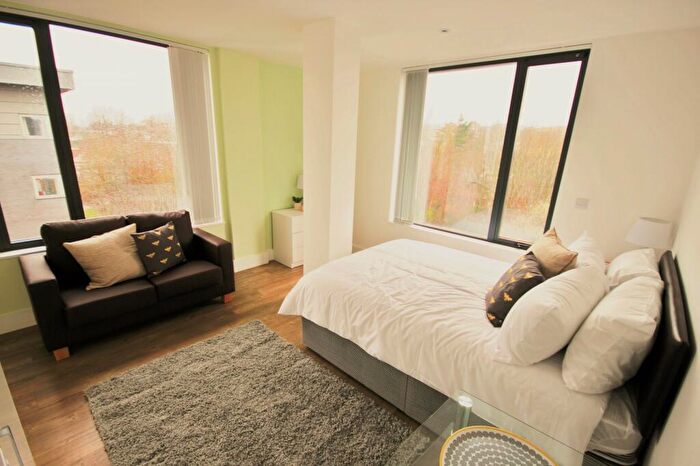 Apartment To Rent In Cardinal Court, Scholes Street, Oldham, OL1