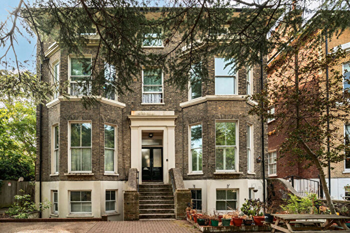 1 Bedroom Apartment For Sale In St. Johns Park, London, SE3