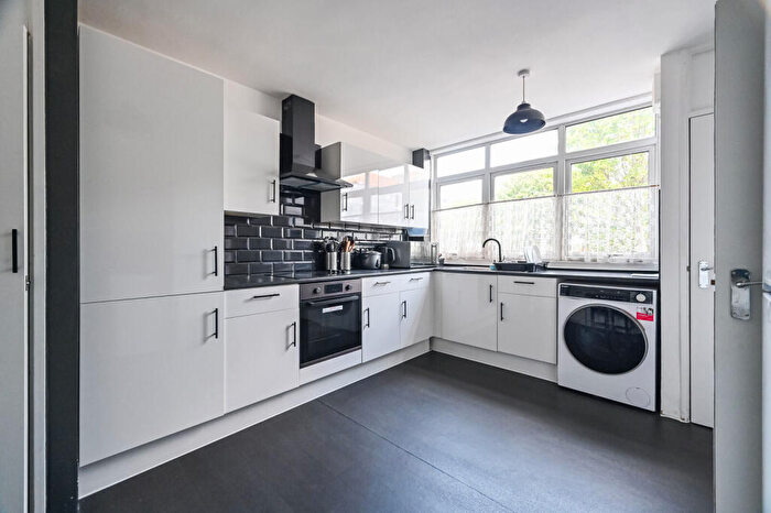 5 Bedroom Maisonette To Rent In Halyard House, Isle Of Dogs, London, E14