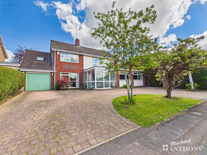 4 Bedroom Detached House For Sale In Westminster Drive, Aylesbury, HP21