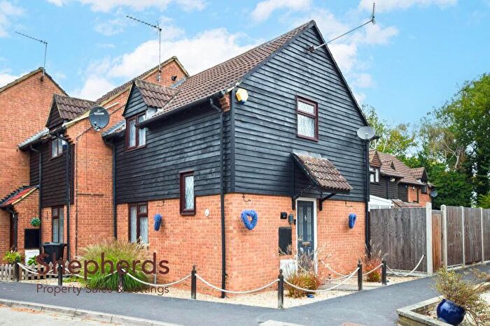 2 Bedroom End Of Terrace House For Sale In Lower Meadow, Cheshunt, EN8