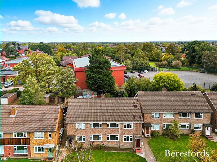 2 Bedroom Maisonette For Sale In Boundary Road, Upminster, RM14