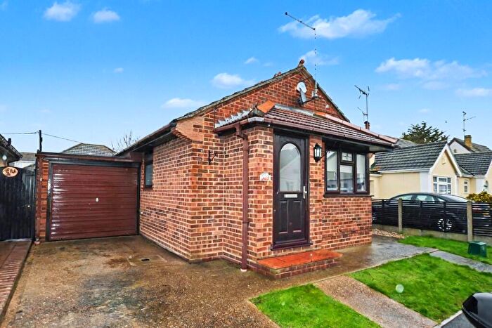 1 Bedroom Bungalow For Sale In Waarem Avenue, Canvey Island, SS8