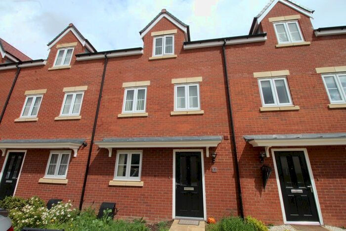 3 Bedroom Terraced House To Rent In Glen Grove, Bedford, MK40
