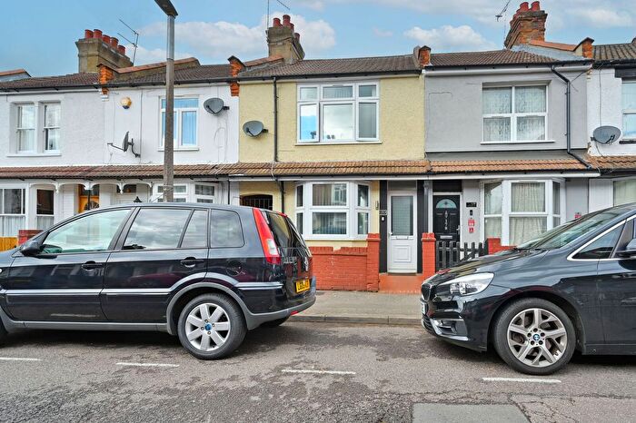3 Bedroom Terraced House For Sale In Chester Road, Watford, WD18