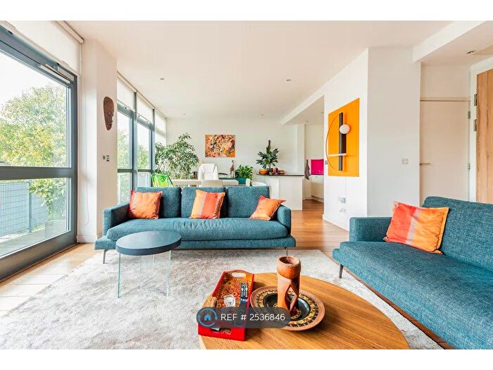 2 Bedroom Flat To Rent In Pentonville Road, London, N1