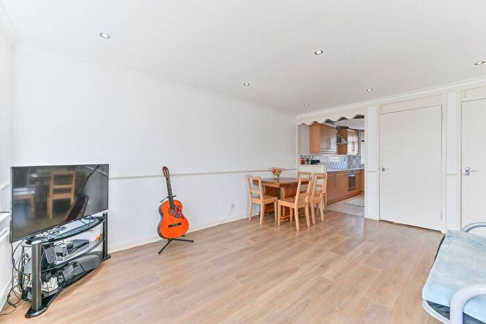 1 Bedroom Flat For Sale In Spencer Road, Mitcham, CR4